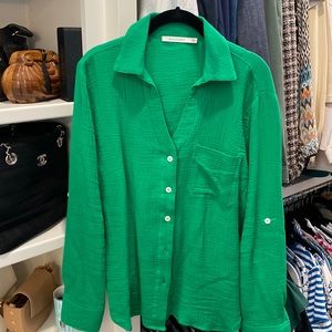 Gorgeous Kelly Green Crinkle Blouse with Roll-up Sleeve Detail by Ellison